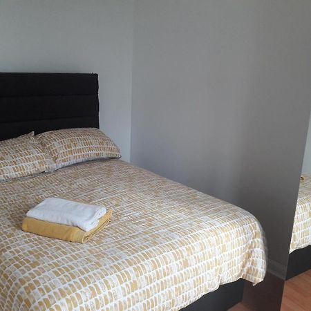 5 Bed House With Free Secure Parking In Pleasant Quiet Location Wolverhampton Exterior foto